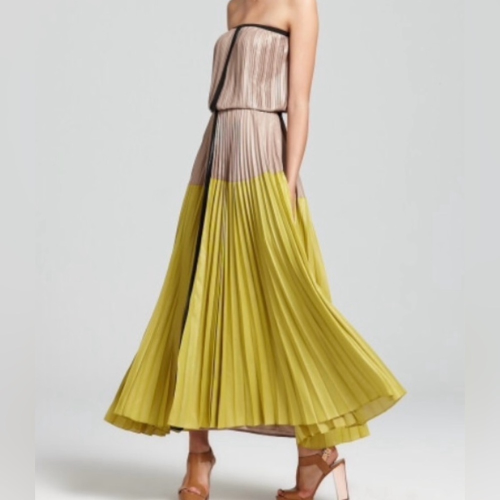 BCBG MaxAzria LILYAN Colorblock
maxi pleated dress - Picture 2 of 11